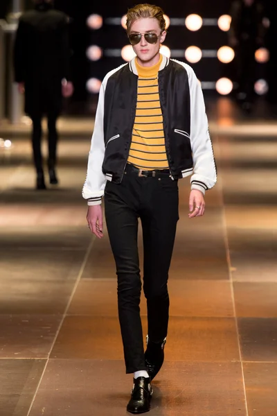 Look 25